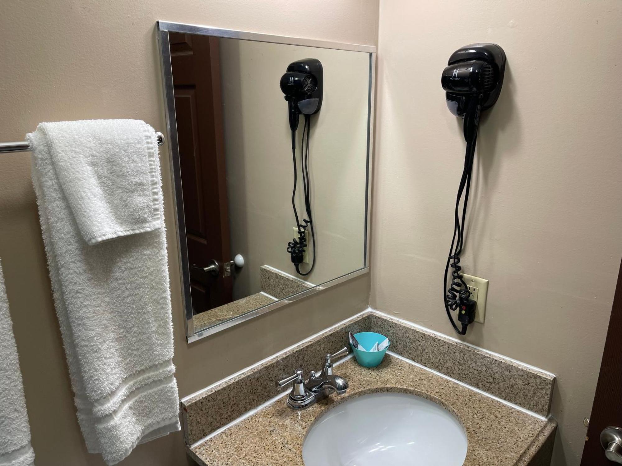 Economy Inn & Suites 阿什塔比拉 外观 照片