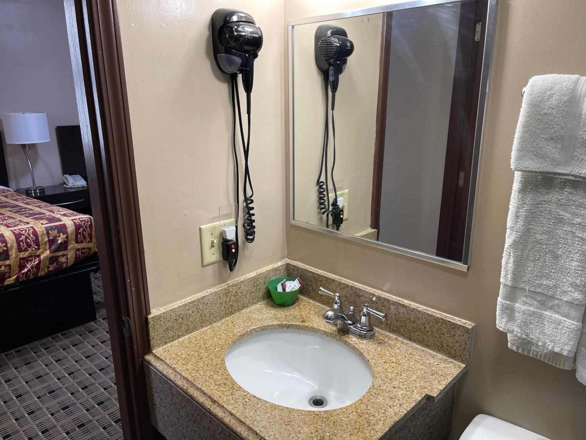 Economy Inn & Suites 阿什塔比拉 外观 照片
