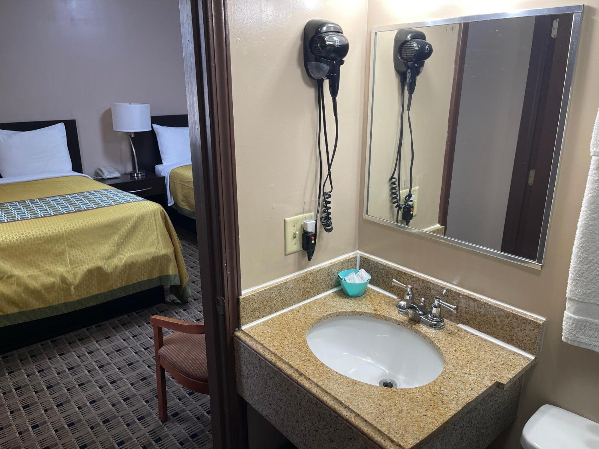 Economy Inn & Suites 阿什塔比拉 外观 照片